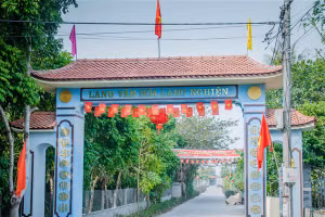 Cổng làng văn hóa làng Nghiện. Ảnh: INT.