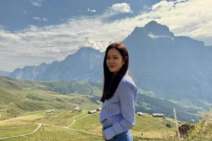 Phụ nữ 30+ có thể học ngay 5 cách diện đồ tinh tế của Son Ye Jin