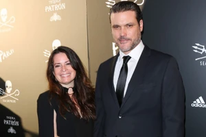 Cặp đôi Holly Marie Combs và Mike Ryan.