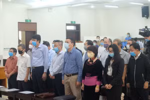 Các bị cáo trong vụ bị xét xử tại TAND TP Hà Nội.