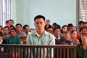 Bị cáo Lưu Quốc Nghĩa trước vành móng ngựa.