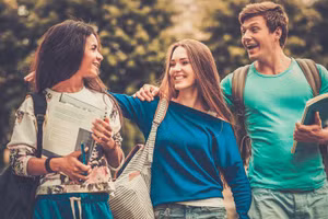  Du học là cơ hội làm quen bạn bè quốc tế.