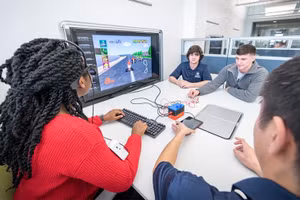 Theo đuổi các nghiên cứu về Kỹ thuật Điện sẽ mở ra cánh cửa cho các ngành như viễn thông, hàng không vũ trụ, truyền thông và phát thanh truyền hình. Ảnh: Villanova