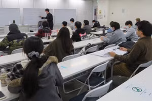 Sinh viên Trung Quốc ôn luyện cho kỳ thi đại học Nhật Bản tại Học viện Coach, thủ đô Tokyo.