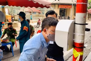 Hệ thống kiểm soát y tế thông minh CLi-SmartEyes được lắp đặt tại chợ Hàng Da.