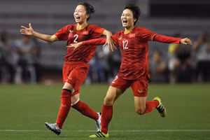 Hải Yến (12) và đồng đội ăn mừng bàn thắng vào lưới đội tuyển Thái Lan trong trận chung kết SEA Games 30.