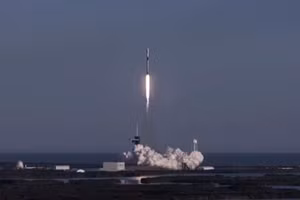 Việc phóng tên lửa chậm hơn 2 ngày so với dự kiến.