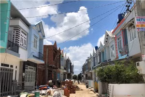 Dãy nhà xây dựng trái phép tại huyện Hóc Môn, TPHCM.