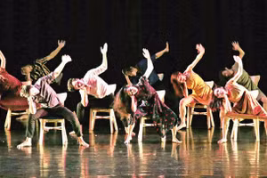 Các nghệ sĩ biểu diễn nhạc kịch “Dế Mèn phiêu lưu ký”.