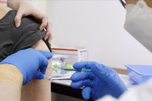 Du học sinh người Nhật Bản sẽ được ưu tiên tiêm vắc-xin.