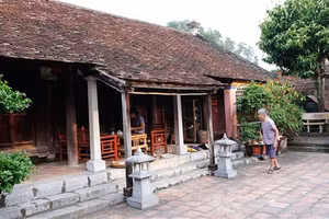 Ngôi nhà cổ hơn 200 năm tuổi của gia đình cụ Lương.