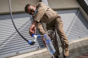 Thiết bị của Watergen có thể sản xuất từ 5.000 - 6.000 lít nước uống mỗi ngày.