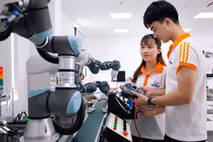 Cùng với giáo dục - đào tạo, khoa học và công nghệ là quốc sách hàng đầu, là động lực phát triển kinh tế - xã hội.