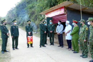 Lãnh đạo Bộ Chỉ huy Biên phòng tỉnh Thanh Hóa thăm, động viên cán bộ, chiến sĩ đang làm nhiệm vụ ở biên giới.