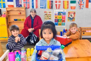 Giáo dục mầm non giúp trẻ xây dựng kỹ năng trước khi đi học.