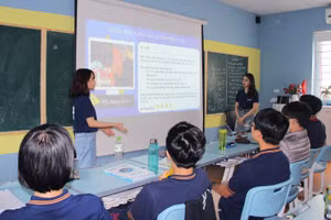Lớp học CyberSchool do các bạn tình nguyện viên của CyberKid Vietnam tổ chức.