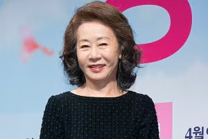 Cuộc đời cay đắng của Youn Yuh Jung, ngôi sao 73 tuổi vừa giành giải Oscar