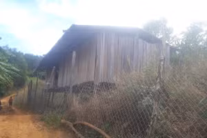 Ngôi nhà của bà Nga không được đền bù mặc dù xây dựng cùng thời điểm với nhiều gia đình khác trong khu vực.