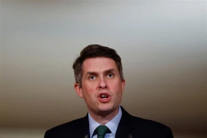 Bộ trưởng Gavin Williamson khẳng định giữ kỳ thi GCSE.