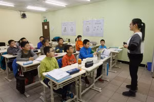 Trẻ em Trung Quốc học thêm từ rất sớm.