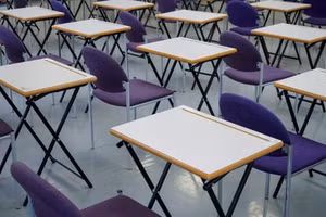 Trường học tại Anh đóng cửa vì Covid-19.