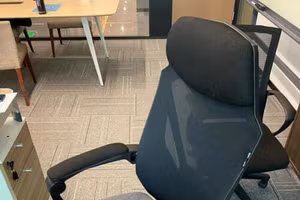 Âm mưu đầy mệt mỏi dưới lớp ghế "sang, xịn" sếp dành cho nhân viên