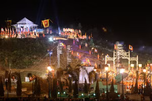 Ảnh tái hiện lễ đăng quang của Quang Trung tại núi Bân.