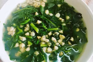 Canh xiếp thả rau.