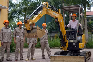 Với mục tiêu đào tạo phải “đi tắt đón đầu”, các trường đang chuyển trọng tâm từ đào tạo dài hạn sang ngắn hạn với ngành nghề mới phù hợp nhu cầu thị trường.