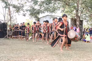 Khi men rượu cần đã chuếnh choáng là lúc âm thanh cồng chiêng vang lên.