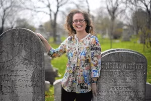 Kate Warne được chôn cất tại nghĩa trang Graceland, nơi an táng của nhiều đồng nghiệp khác tại tổ chức Pinkerton. Ảnh: Chicago Tribune.