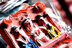 Bộ ông Táo hoàn chỉnh để bán Tết. Ảnh: T.G.