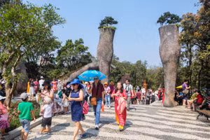 Du khách đi du lịch ở Đà Nẵng trong thời gian qua. Ảnh tư liệu