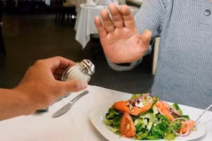 Chỉ nên ăn đủ muối để cơ thể khỏe mạnh.