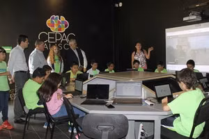 Học sinh Cepac ứng dụng công nghệ vào bài học.