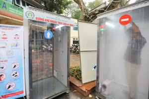 Buồng khử khuẩn di động – sản phẩm do Trường Đại học Bách khoa - ĐHQG TPHCM phối hợp với Trung tâm Phát triển Khoa học và Công nghệ Thanh thiếu niên chế tạo.