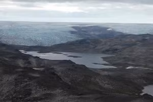 Nhiều bằng chứng cho thấy, những điểm nóng này có nguồn gốc từ sự tan chảy của vật chất thực sự sâu bên trong Trái đất.