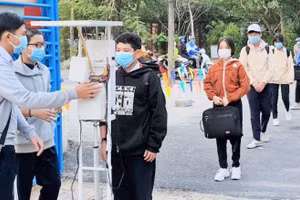 Thiết bị của nhóm HS và GV Trường THCS Nguyễn Văn Cừ được ứng dụng trong trường giúp kiểm soát thân nhiệt, điểm danh học sinh.