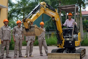 Với mục tiêu đào tạo phải “đi tắt đón đầu”, các trường đang chuyển trọng tâm từ đào tạo dài hạn sang ngắn hạn với ngành nghề mới phù hợp nhu cầu thị trường.