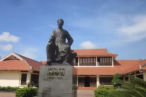 Tượng đại thi hào Nguyễn Du tại khu lưu niệm ở quê hương Nghi Xuân, Hà Tĩnh của ông. Ảnh: ITN.