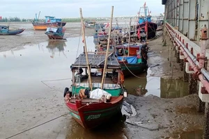 Cảng cá Thạch Kim (huyện Lộc Hà, Hà Tĩnh) hiện đã bị bồi lắng, tàu thuyền rất khó cập bến.
