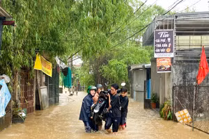 Mưa lớn gây ngập cục bộ tại tỉnh Thừa Thiên - Huế vào ngày 25/9. (Ảnh: Hoàng Hải)