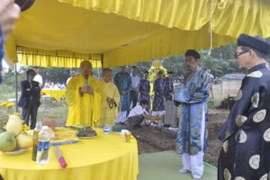 Lễ khởi công xây dựng lại lăng mộ vợ vua Tự Đức. (Ảnh: T.H).