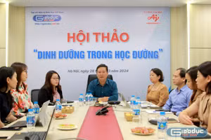 Hội thảo “Dinh dưỡng trong học đường” tại điểm cầu trực tiếp ở Hà Nội (văn phòng Tạp chí điện tử Giáo dục Việt Nam). Ảnh: Mạnh Đoàn