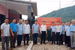 Khởi công xâu dựng 2 căn nhà đại đoàn kết tại thị xã Kỳ Anh (Hà Tĩnh).