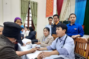 Formosa Hà Tĩnh phối hợp tổ chức cấp phát thuốc miễn phí