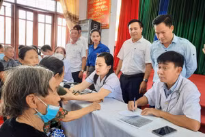 Formosa Hà Tĩnh phối hợp khám và cấp thuốc miễn phí cho các đối tượng chính sách