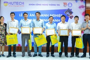 Các cựu sinh viên thành đạt được HUTECH vinh danh nhân kỉ niệm 23 năm thành lập trường