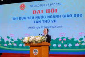 Bộ trưởng Bộ GD&ĐT Phùng Xuân Nhạ phát biểu tại Đại hội thi đua yêu nước ngành Giáo dục lần thứ VII diễn ra sáng 23/9.