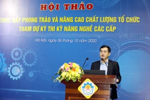 Ông Lê Văn Chương Phó vụ trưởng Vụ Kỹ năng nghề, Tổng cục Giáo dục nghề nghiệp phát biểu tại hội thảo